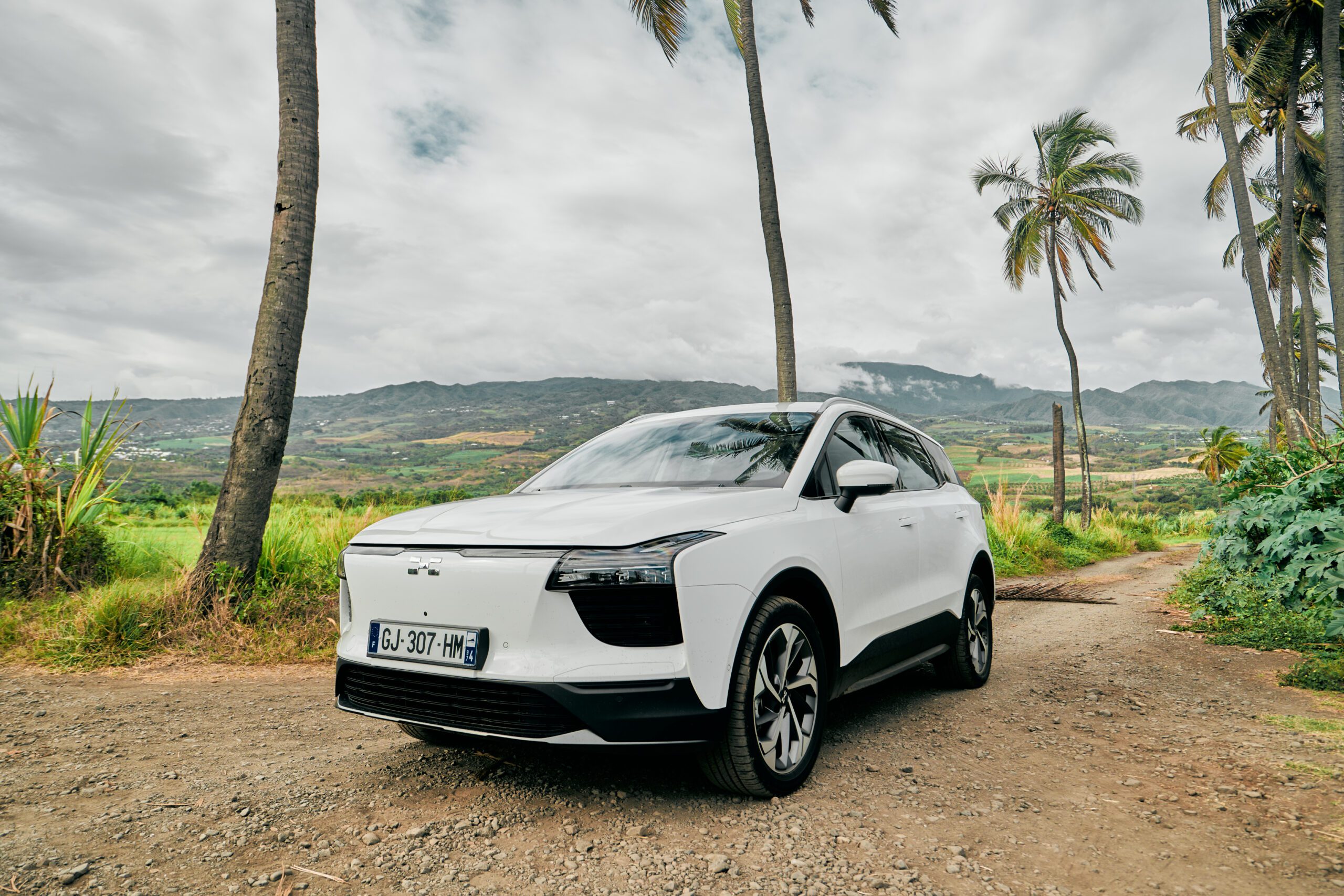 Aiways U5 blanc 100% électrique en location à Saint Marie